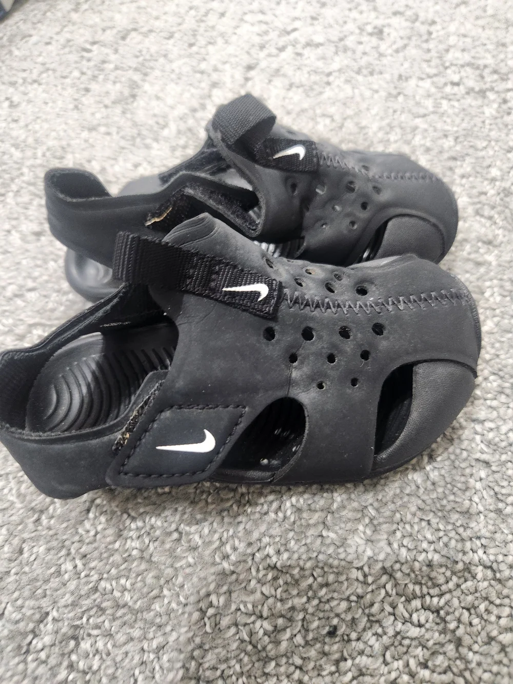 Nike Kids' Black Water-Ready Sandals size 6